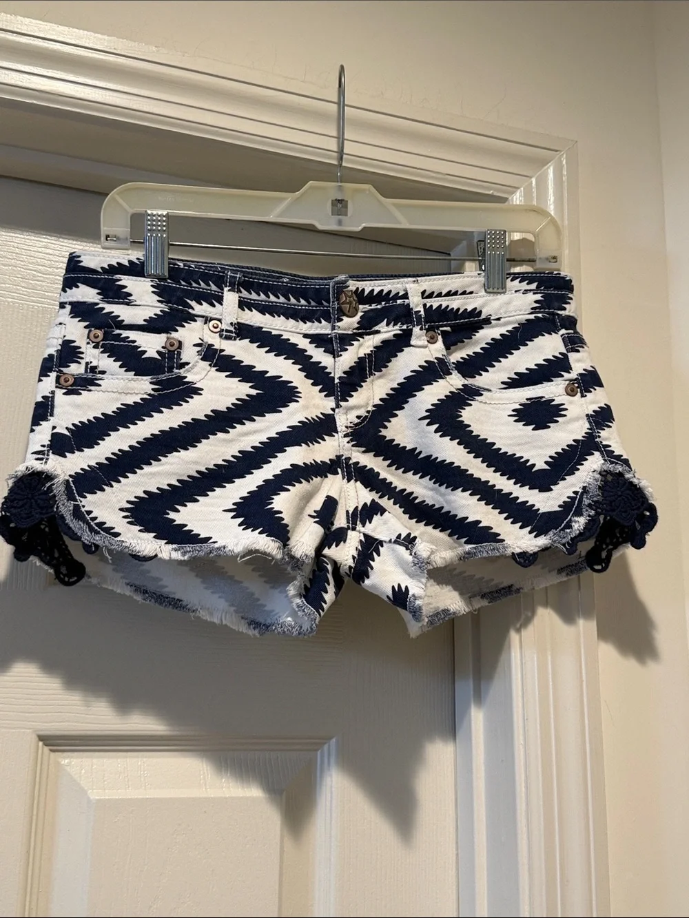 Vanilla Star Navy & White Zigzag Crochet Trim Jean Daisy Dukes Hot Wild Short 7